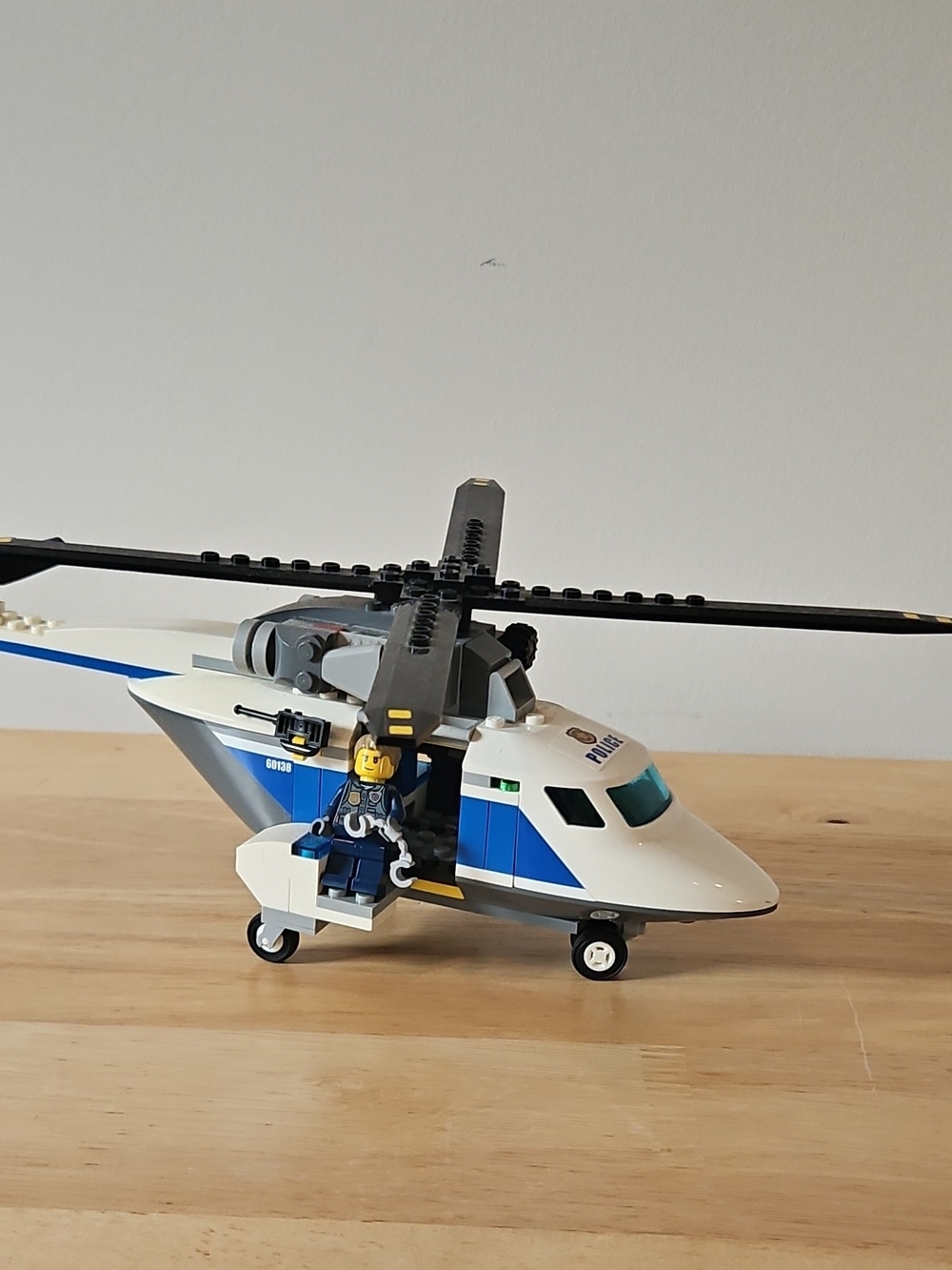 LEGO 60138 - Town: City: Police - Helicopter Build w/ Pilot Mini Figure